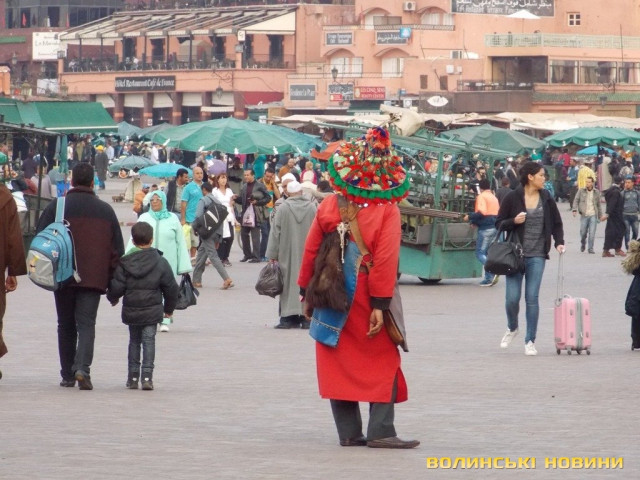 Продавець чаю в Марракеші завжди просить дірхами за фото